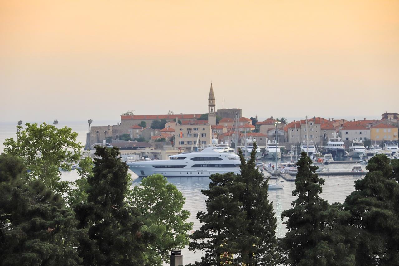 Provance 246 Budva